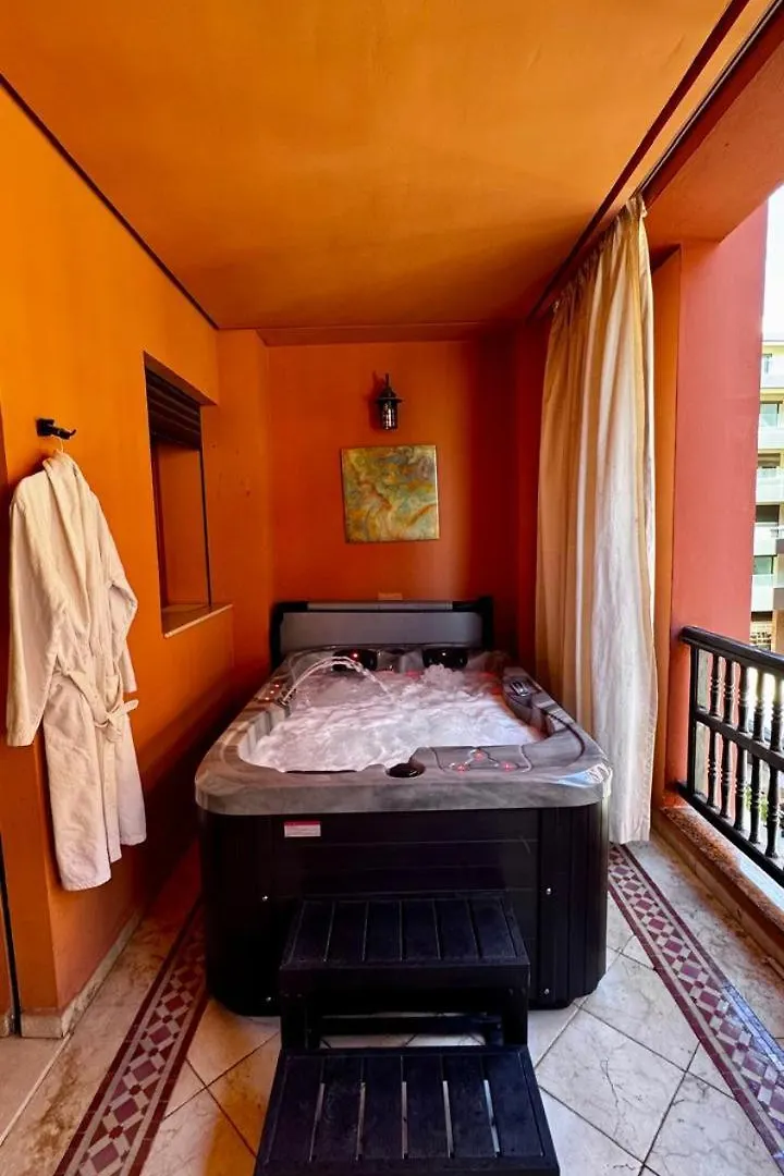 شقة Lux Apt, Prime Location, Jacuzzi مراكش المغرب